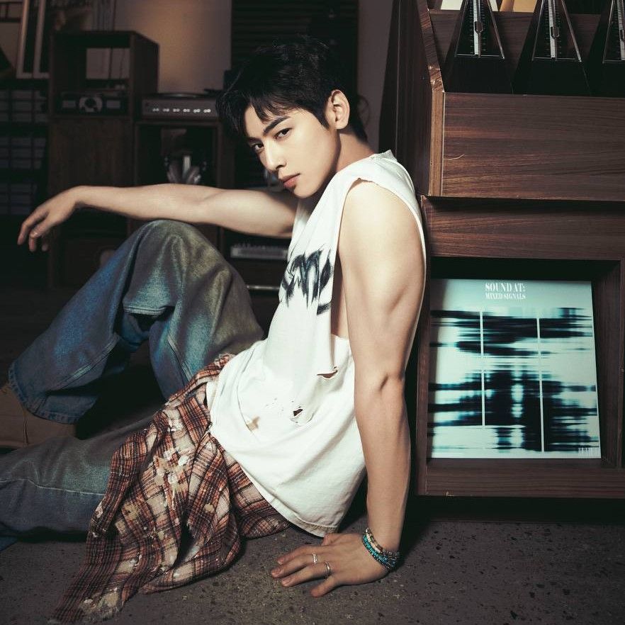 Foto terbaru dari Cha Eunwoo