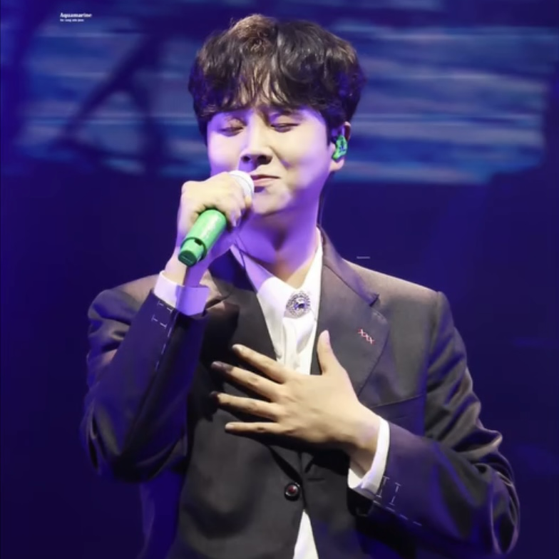 A moment captured by a fan of Song Minjun
