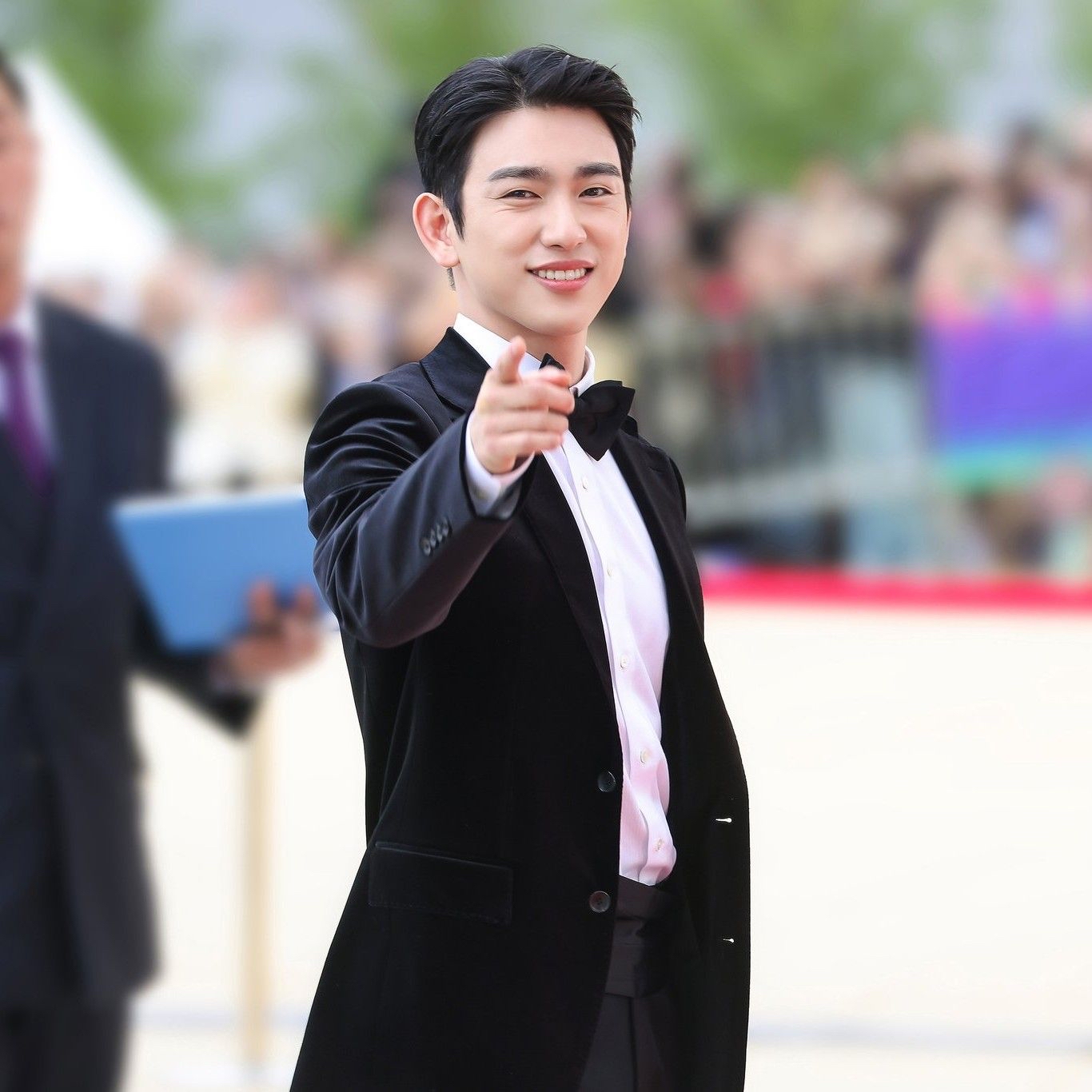 Behind-the-scenes cut of Park Jinyoung