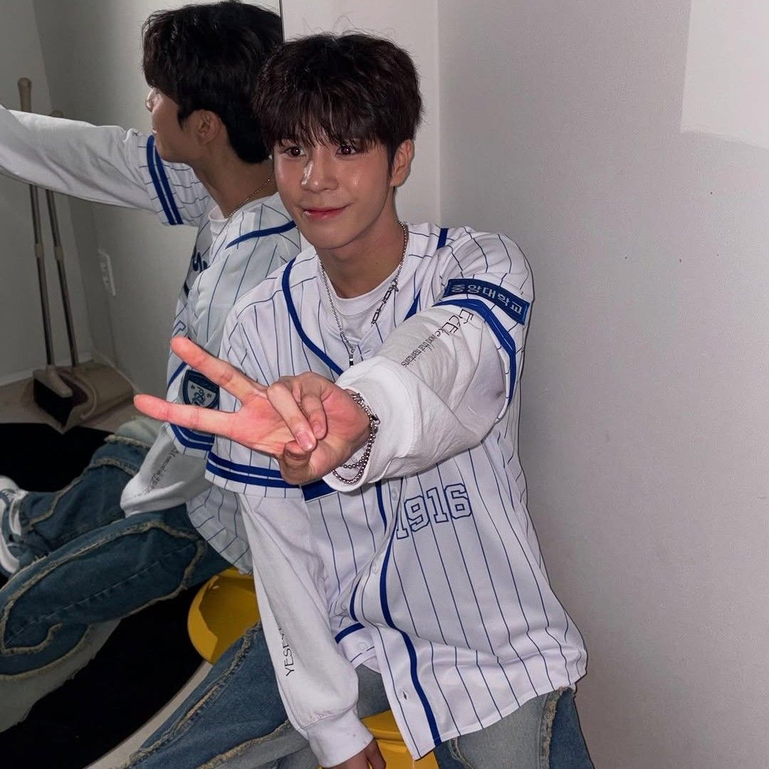 A moment captured by a fan of Jeong Dongwon