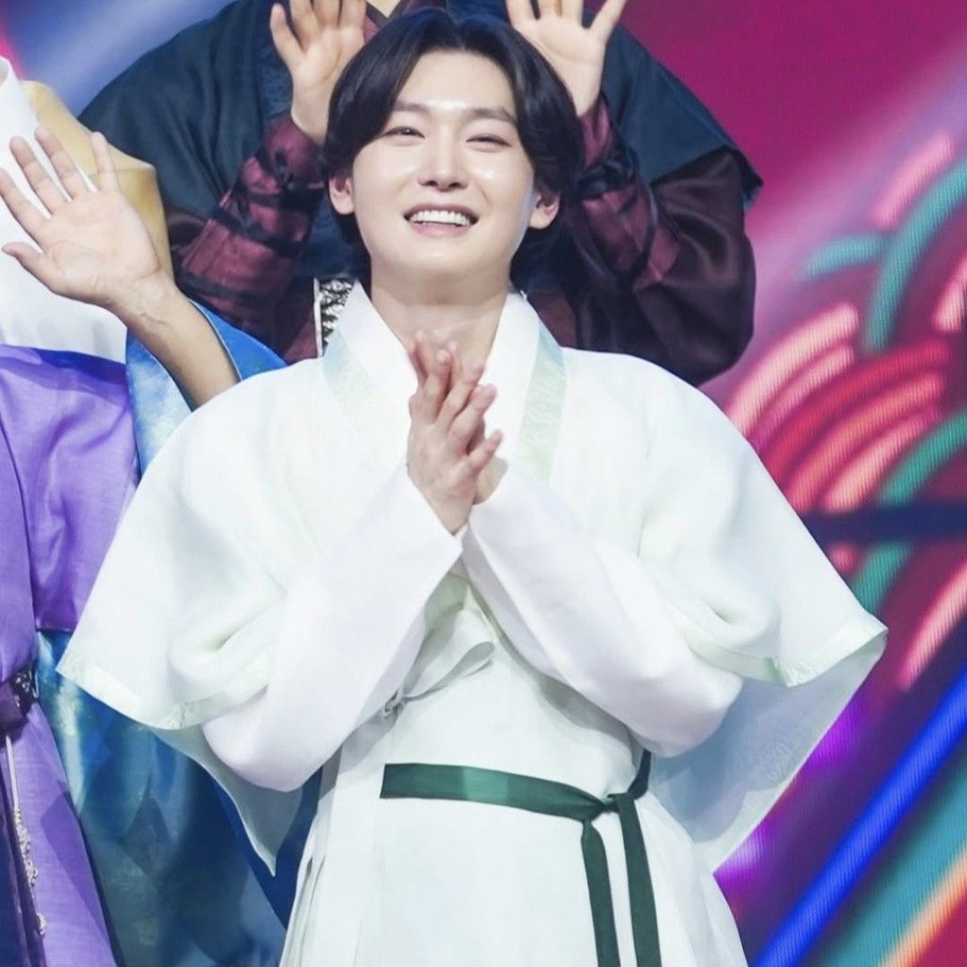Behind-the-scenes cut of Kim Yongbin