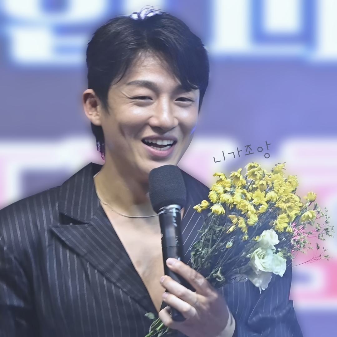 Latest photo of Shin Seungtae