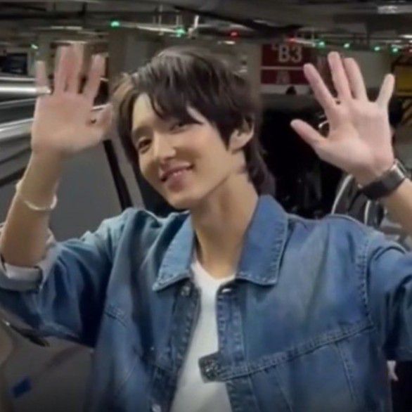 Behind-the-scenes cut of Lee Joongi