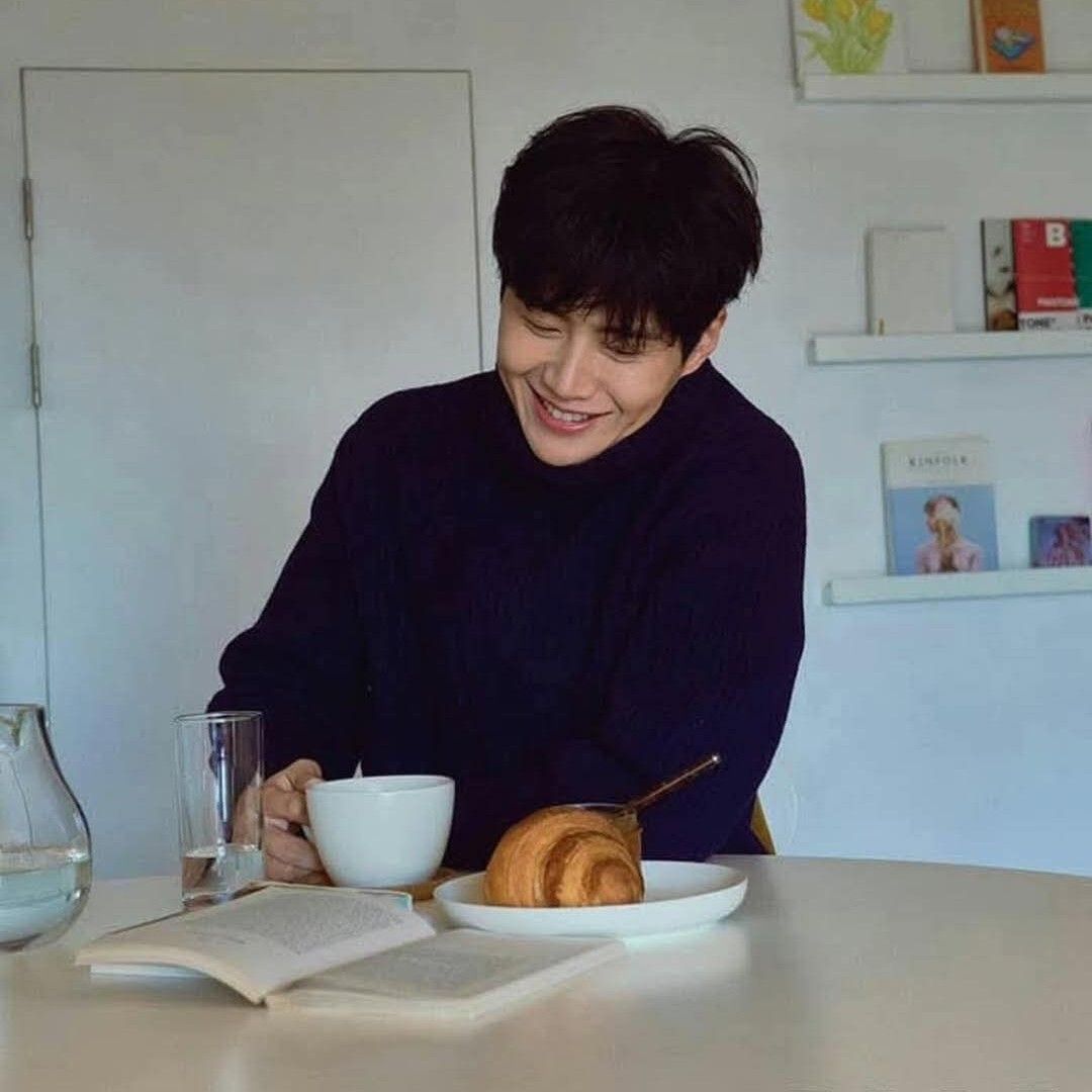 Behind-the-scenes cut of Kim Seonho