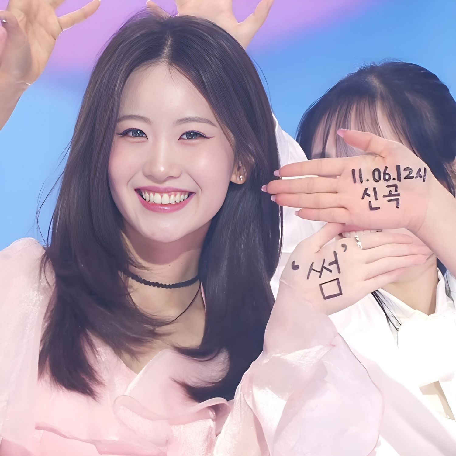 Behind-the-scenes cut of Oh Yujin