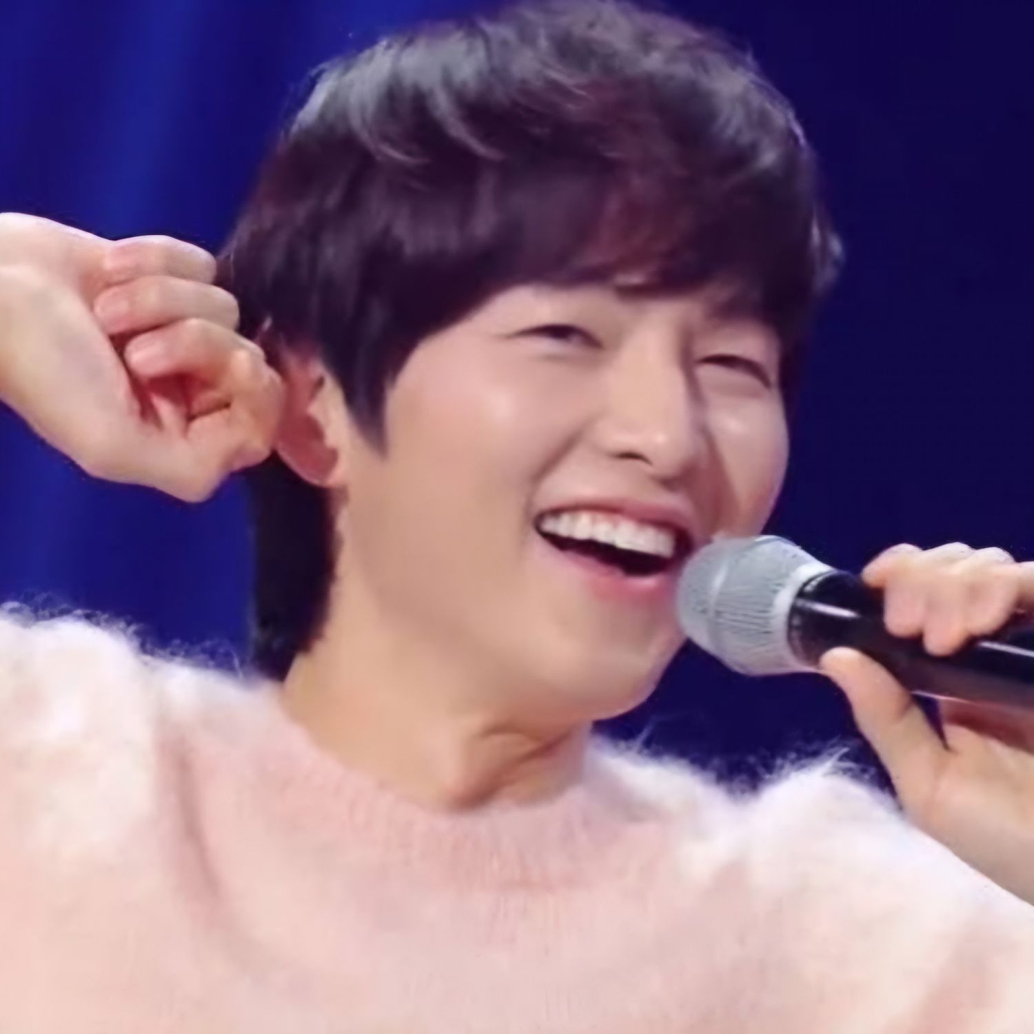 Recent activity shot of Song Joongki