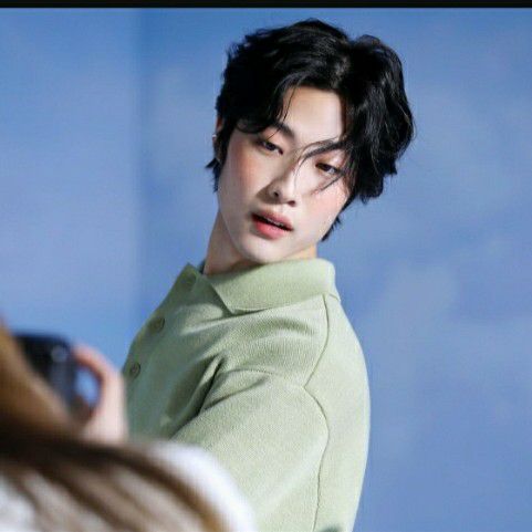 Behind-the-scenes cut of Lee Jongwon