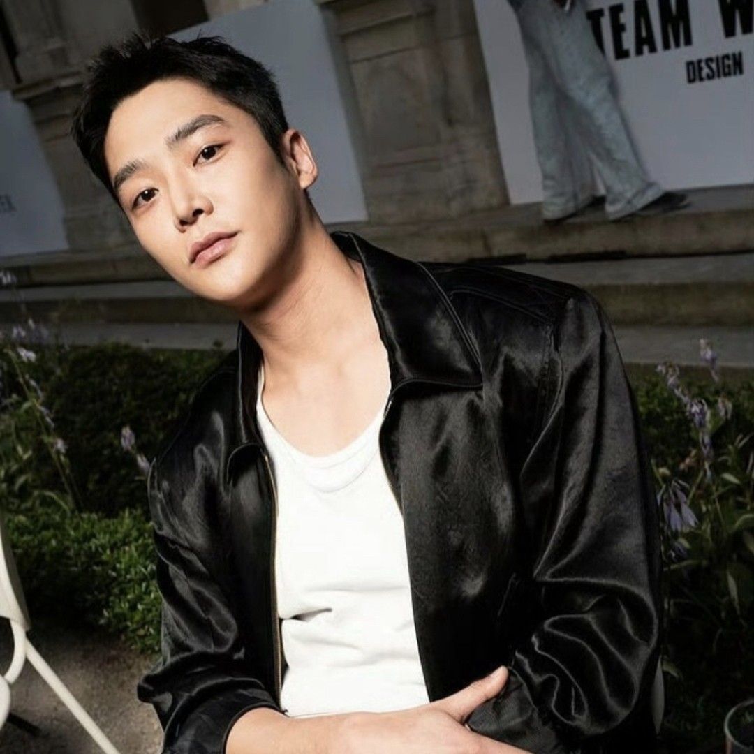 Behind-the-scenes cut of Rowoon