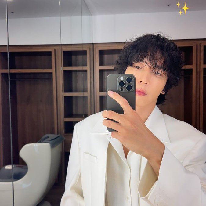 Behind-the-scenes cut of Jung Yonghwa