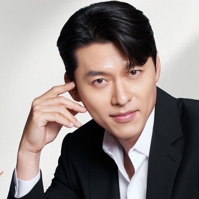 A moment captured by a fan of Hyun Bin