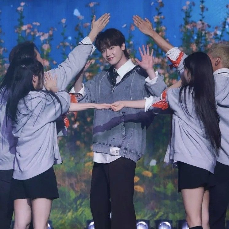 A moment captured by a fan of Lee Jongsuk