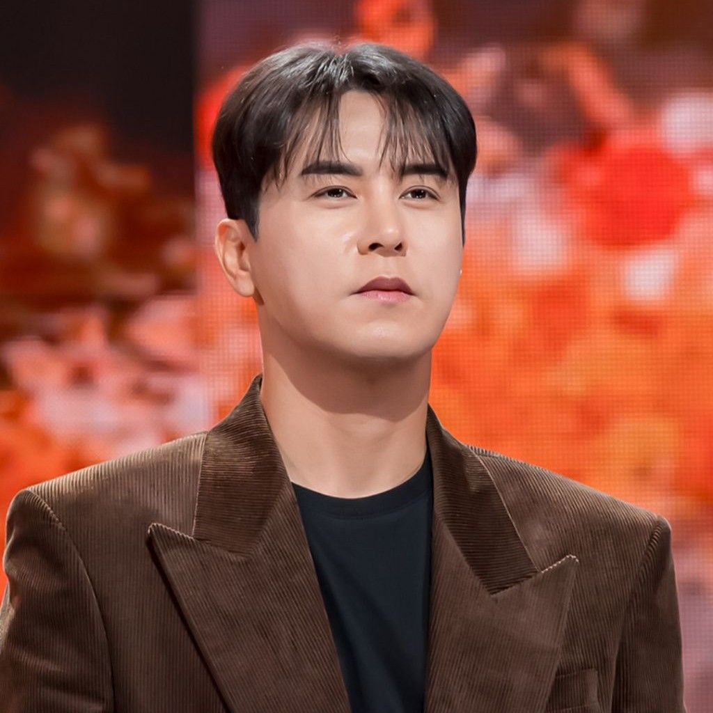 チャン・ミンホの最近の活動ショット