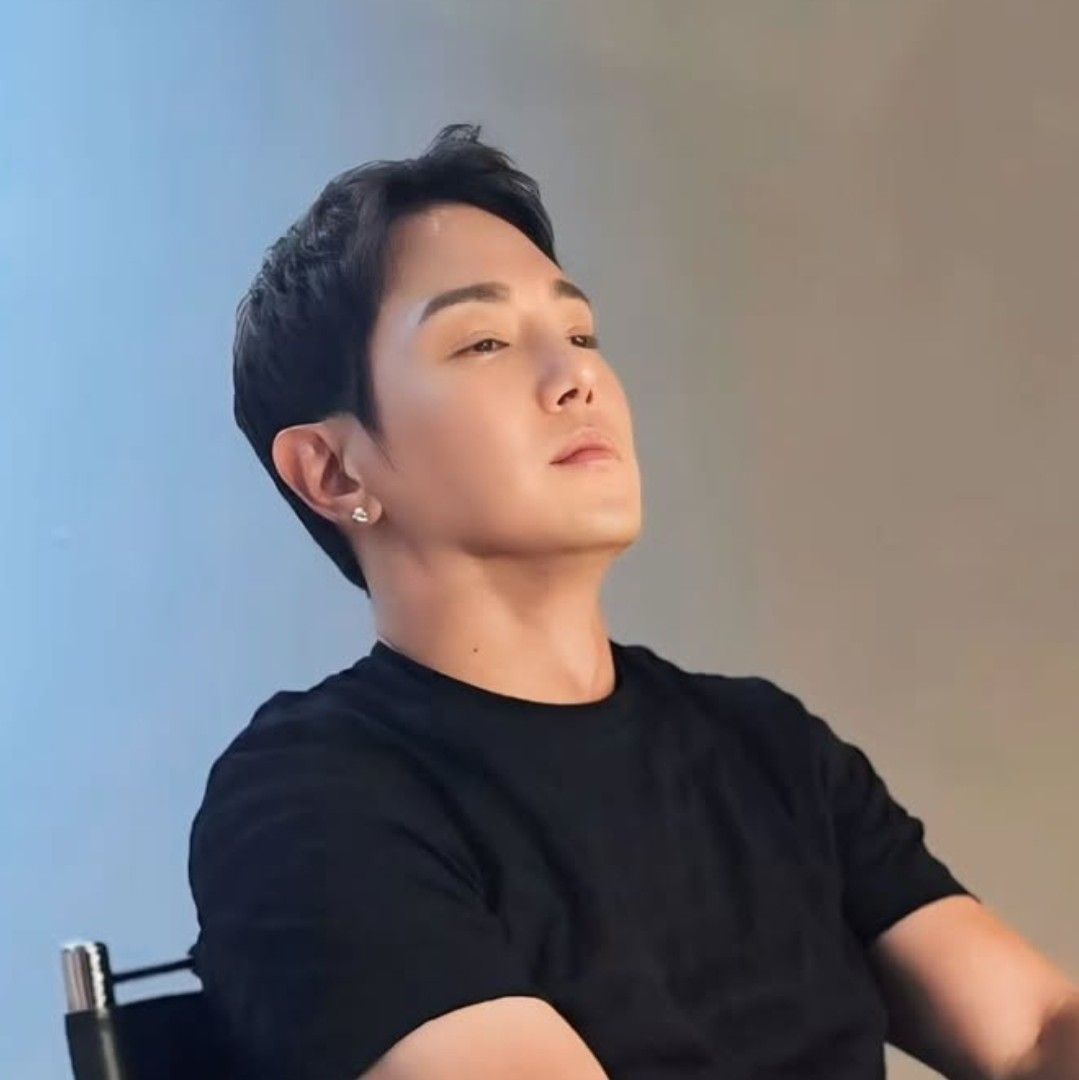 Behind-the-scenes cut of Hwanhee