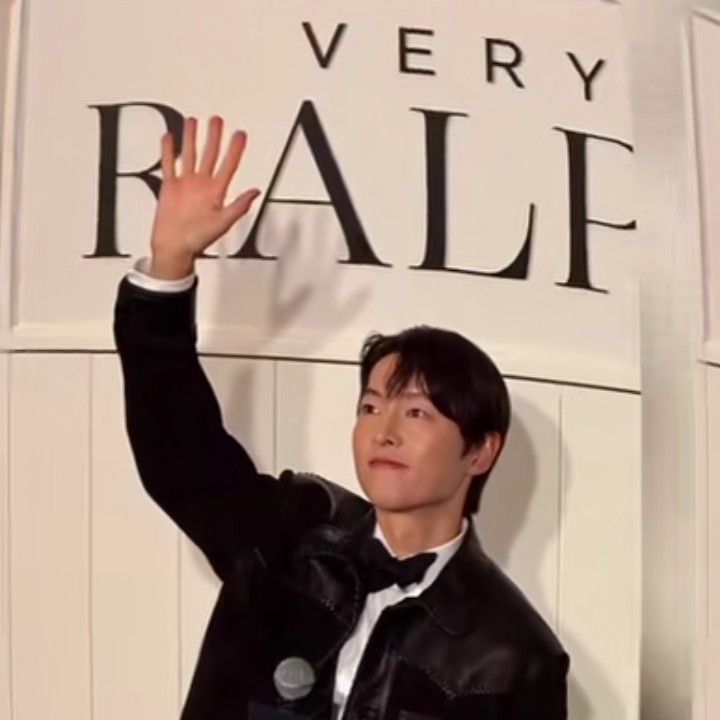 Momen yang diabadikan oleh penggemar Song Joongki