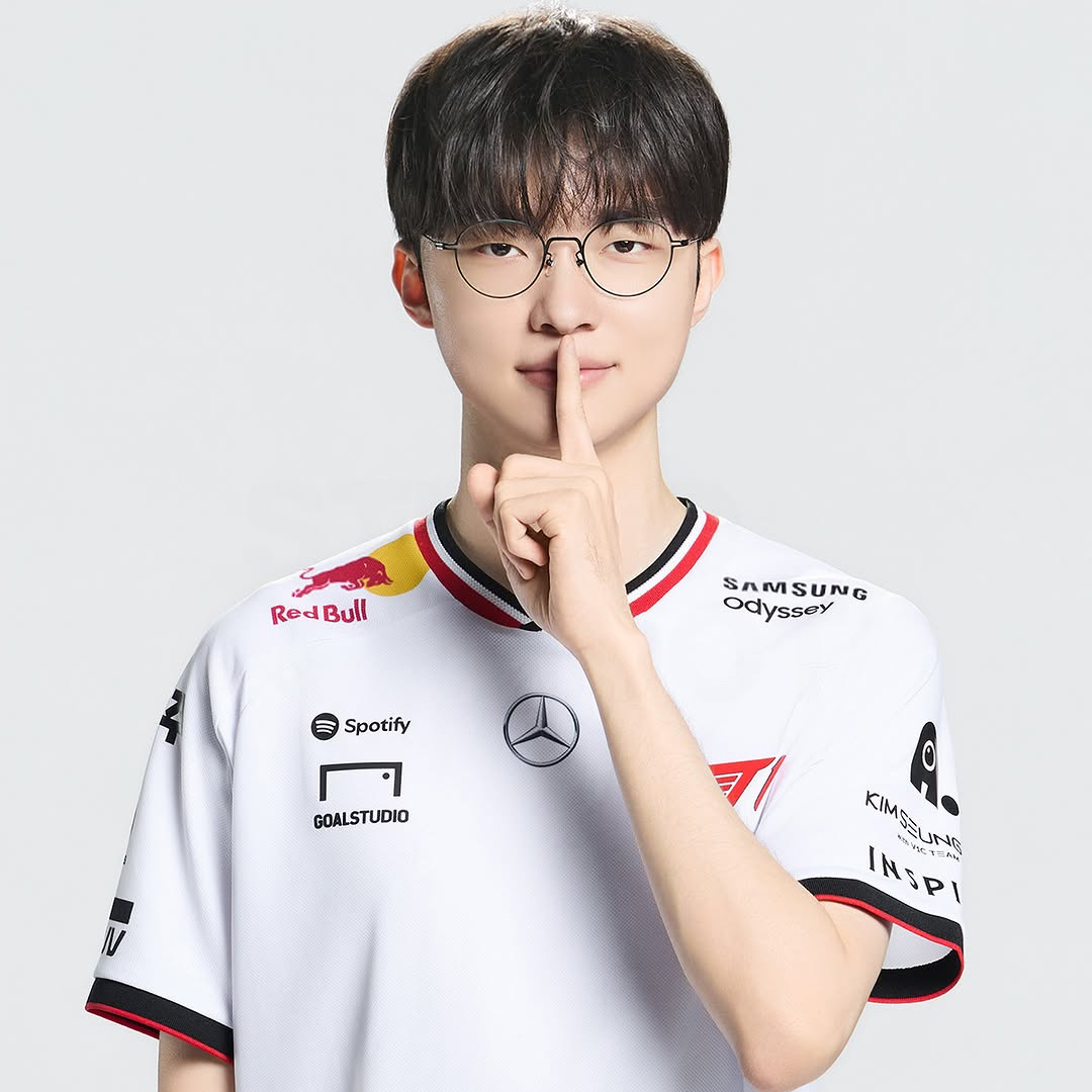 A moment captured by a fan of Faker