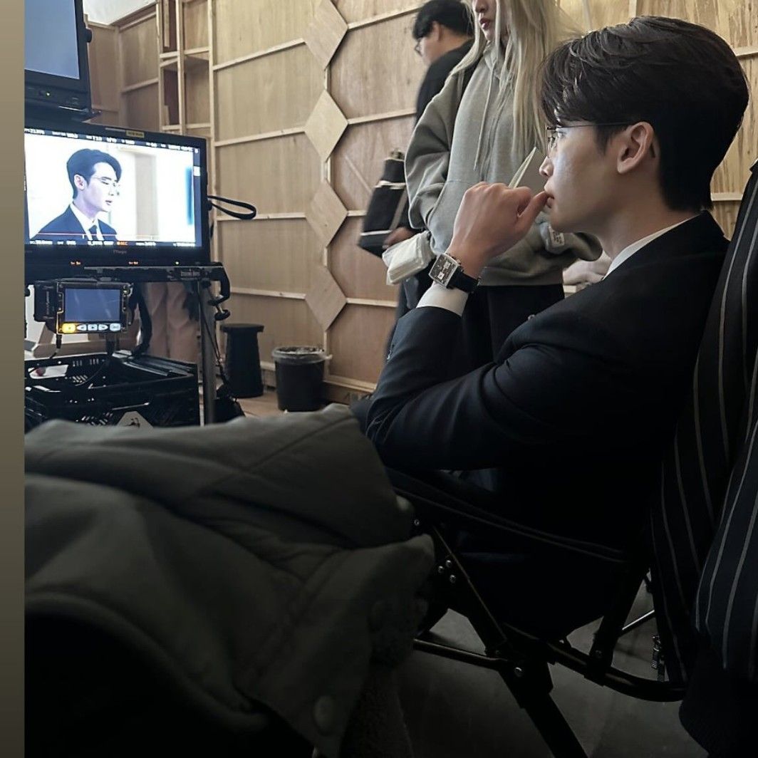 Behind-the-scenes cut of Lee Jongsuk
