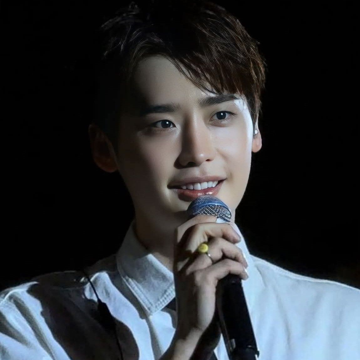 Behind-the-scenes cut of Lee Jongsuk