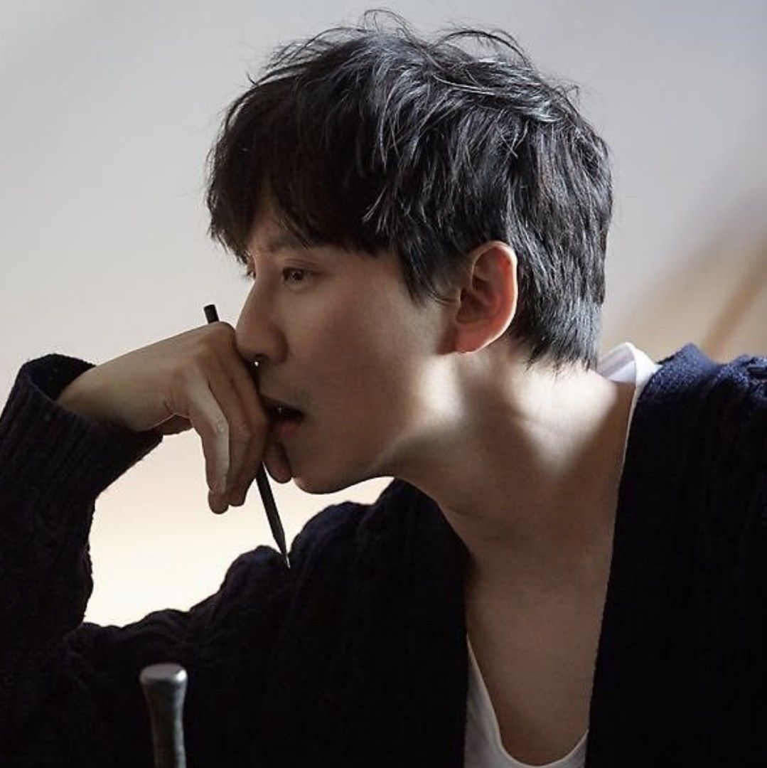 Behind-the-scenes cut of Kim Namgil