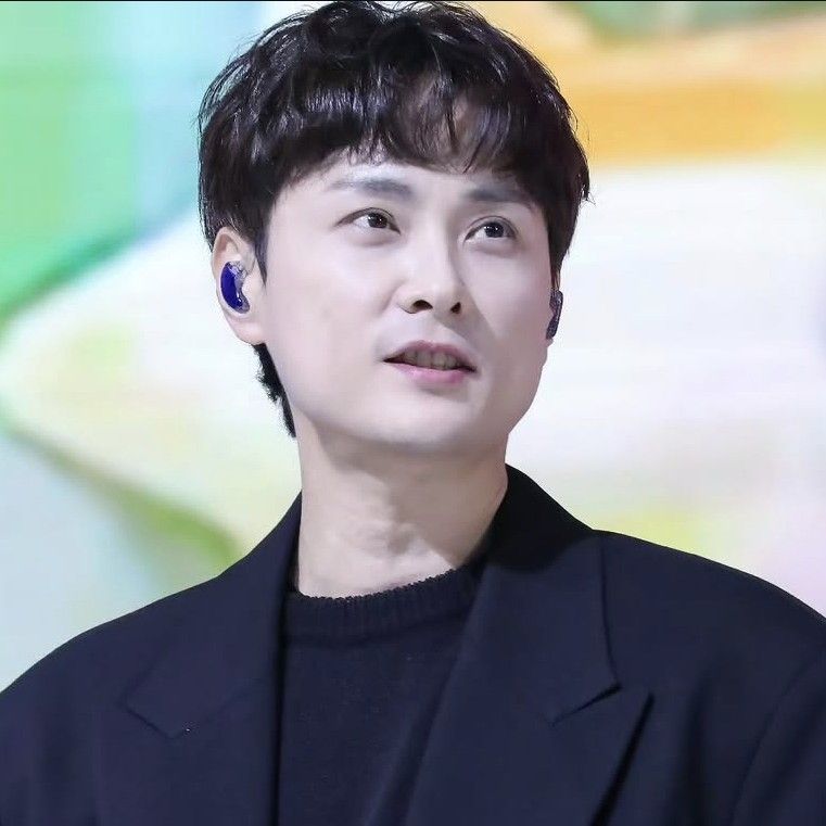A moment captured by a fan of Min Kyunghoon