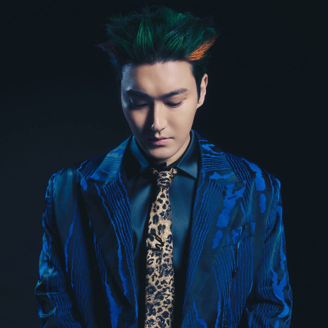 Recent activity shot of Choi Siwon