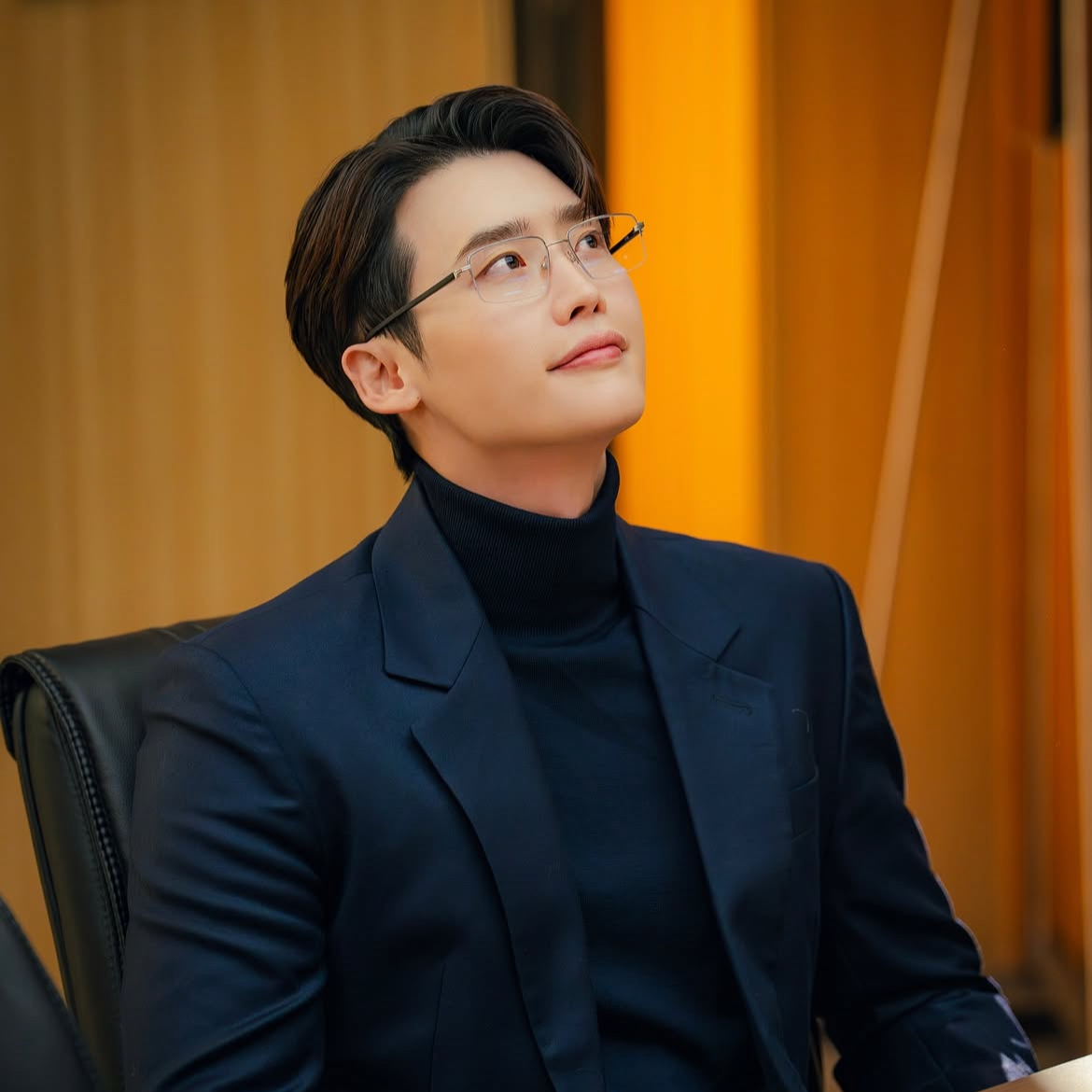 Recent activity shot of Lee Jongsuk