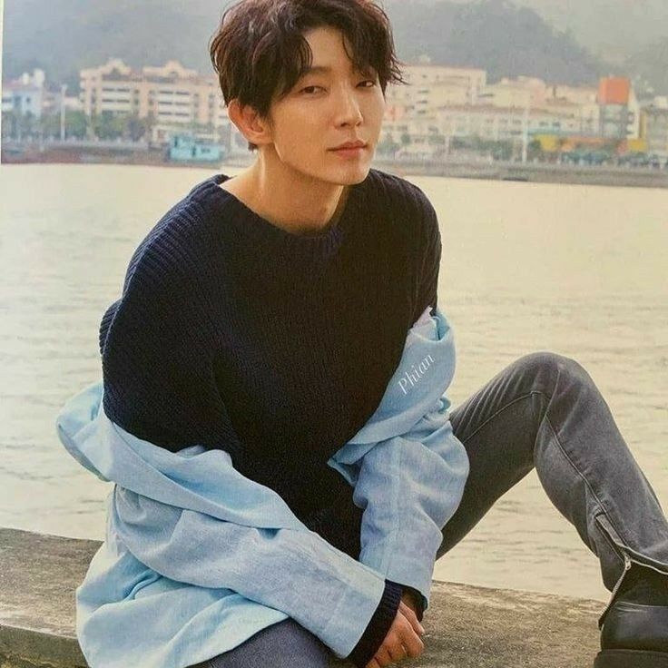 Behind-the-scenes cut of Lee Joongi
