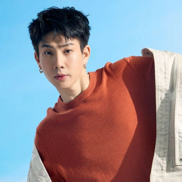 Today’s standout profile photo of Off Jumpol Adulkittiporn on Choeaedol Celeb
