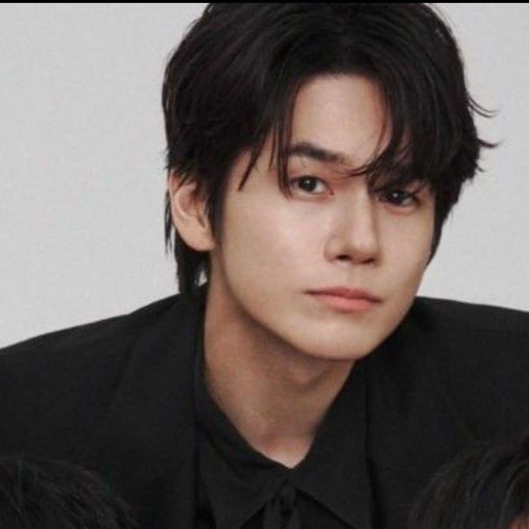 粉丝拍下的邕圣祐瞬间