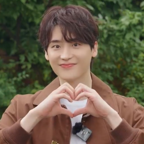 Recent activity shot of Lee Jongsuk
