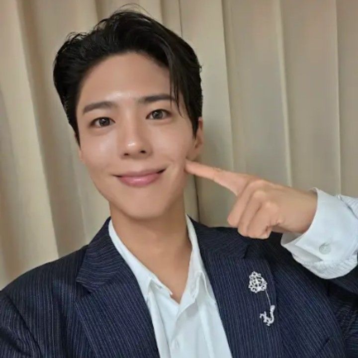 A moment captured by a fan of Park Bogum