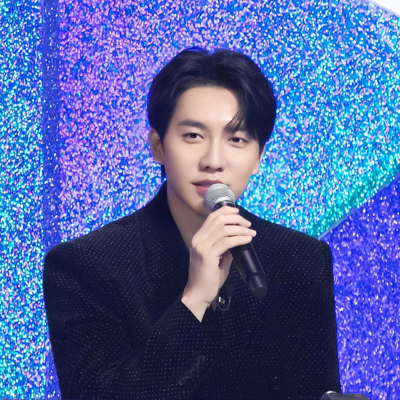 A moment captured by a fan of Lee Seunggi