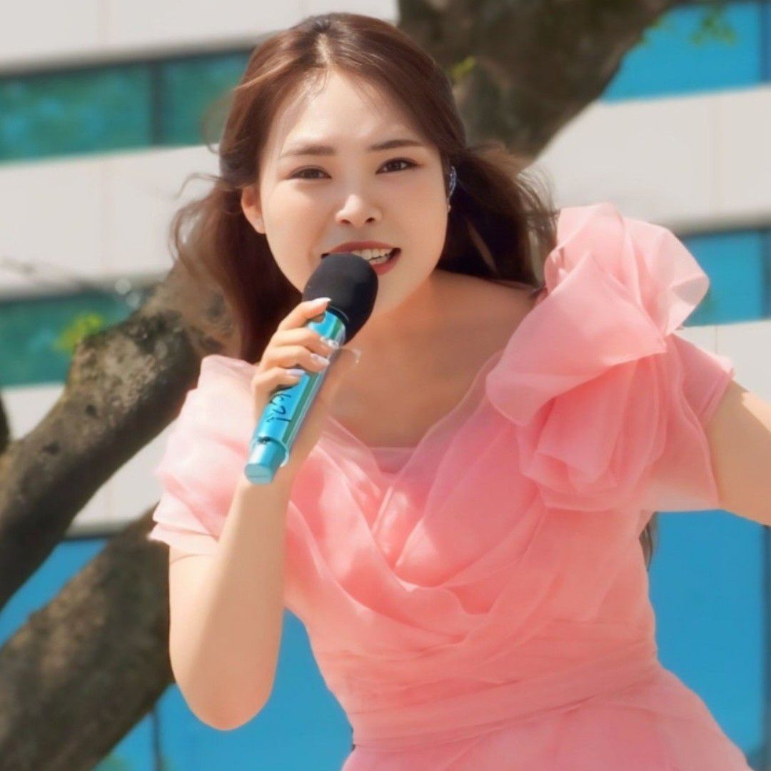 Behind-the-scenes cut of Miss Kim