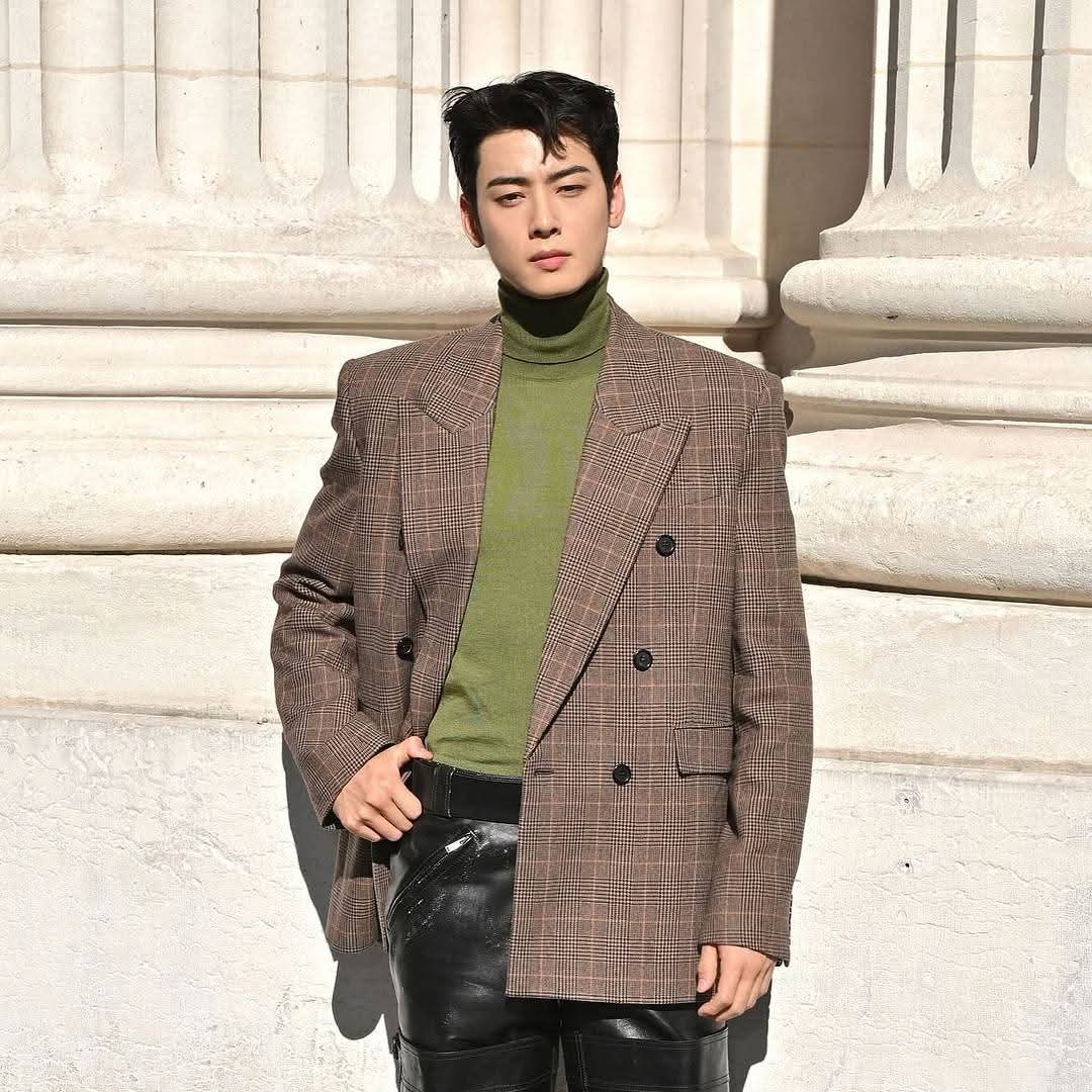 Recent activity shot of Cha Eunwoo