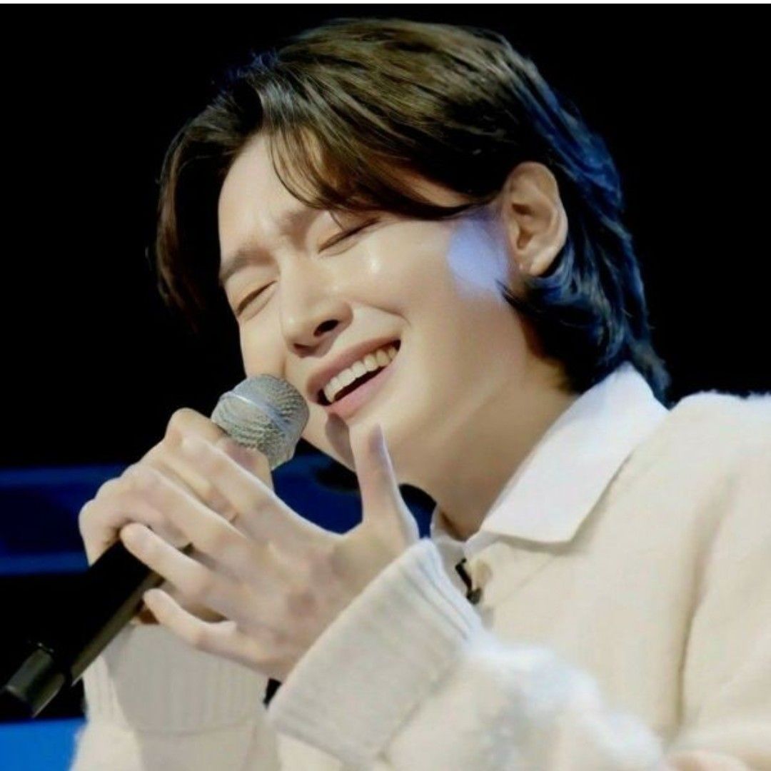 A moment captured by a fan of Kim Yongbin