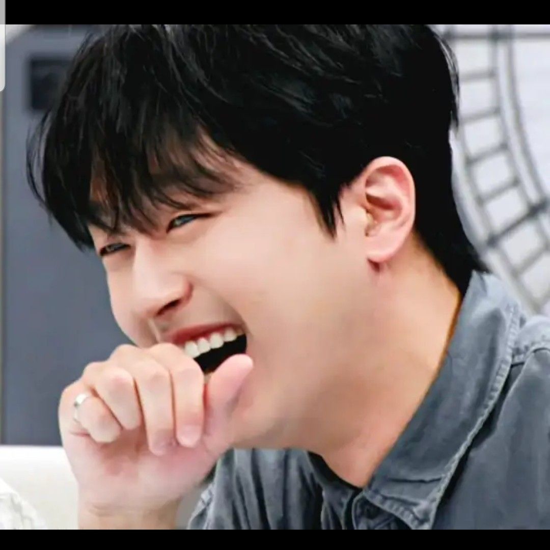 A moment captured by a fan of Lee Chanwon