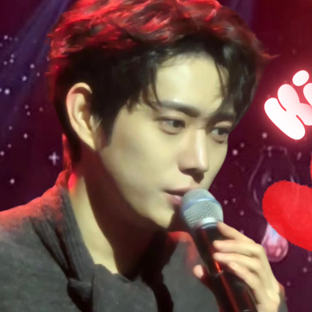 A moment captured by a fan of Kim Youngdae