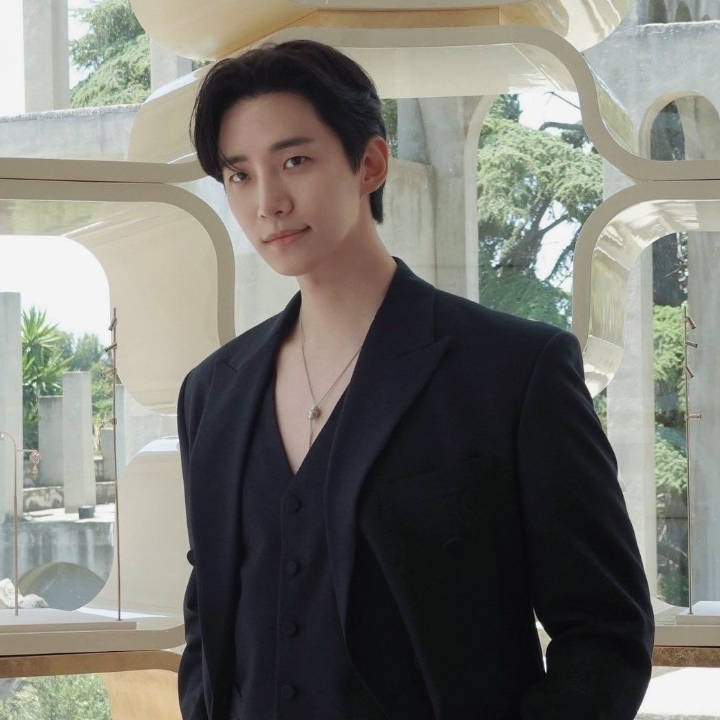Behind-the-scenes cut of Lee Junho