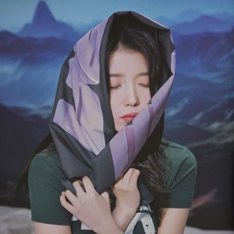 Behind-the-scenes cut of IU