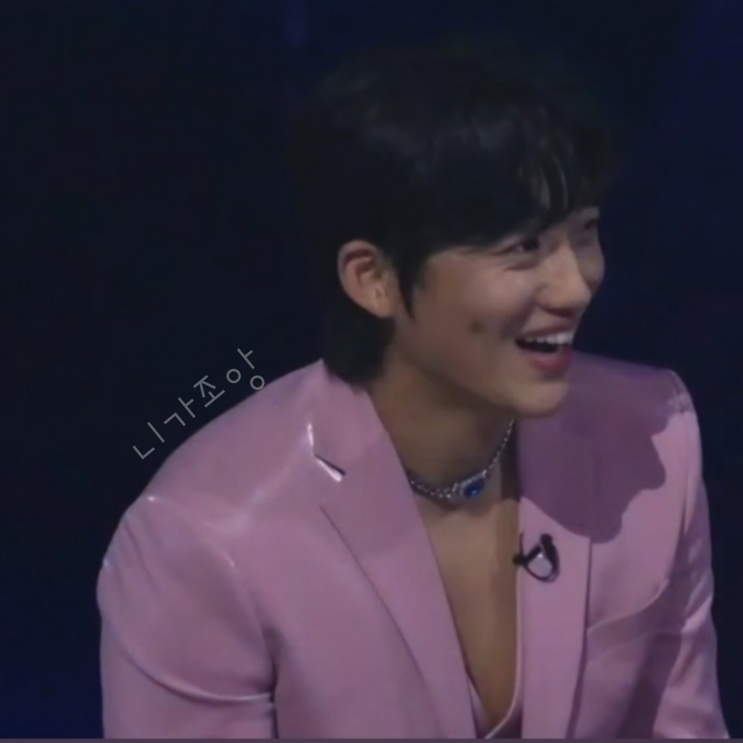 Behind-the-scenes cut of Shin Seungtae