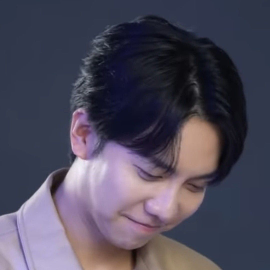 Recent activity shot of Lee Seunggi