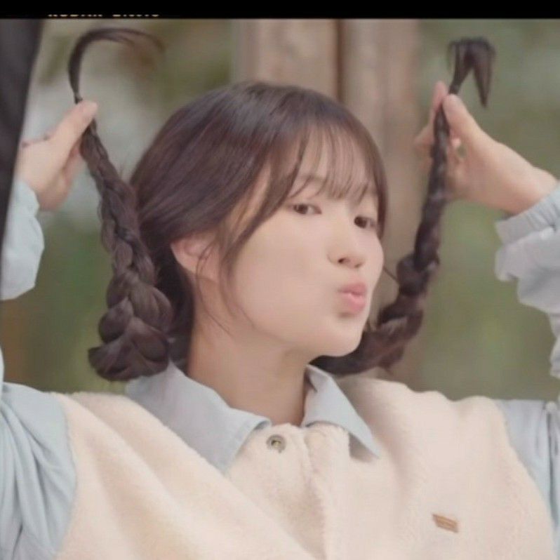 Behind-the-scenes cut of Kim Hyeyoon