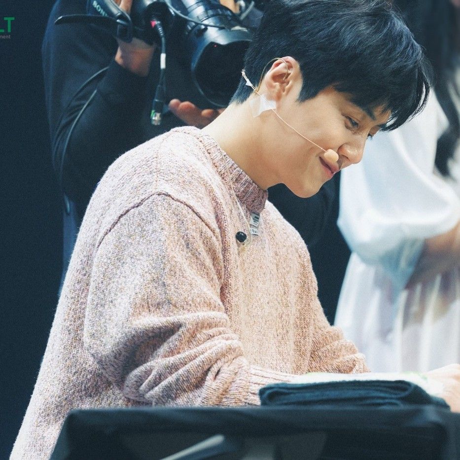 Behind-the-scenes cut of Kim Seonho