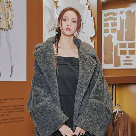 A moment captured by a fan of Lee Sungkyung