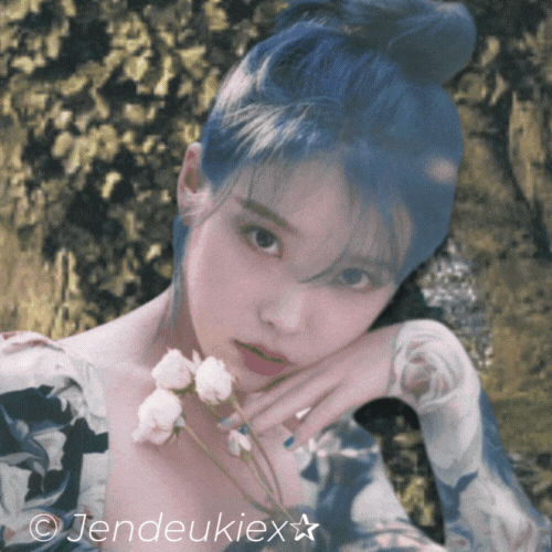 Foto kegiatan terbaru dari IU