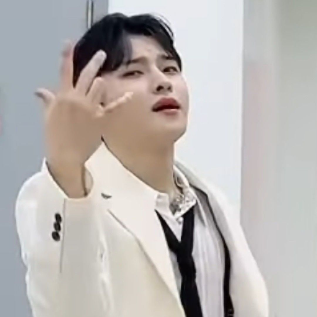 A moment captured by a fan of Seong Ri