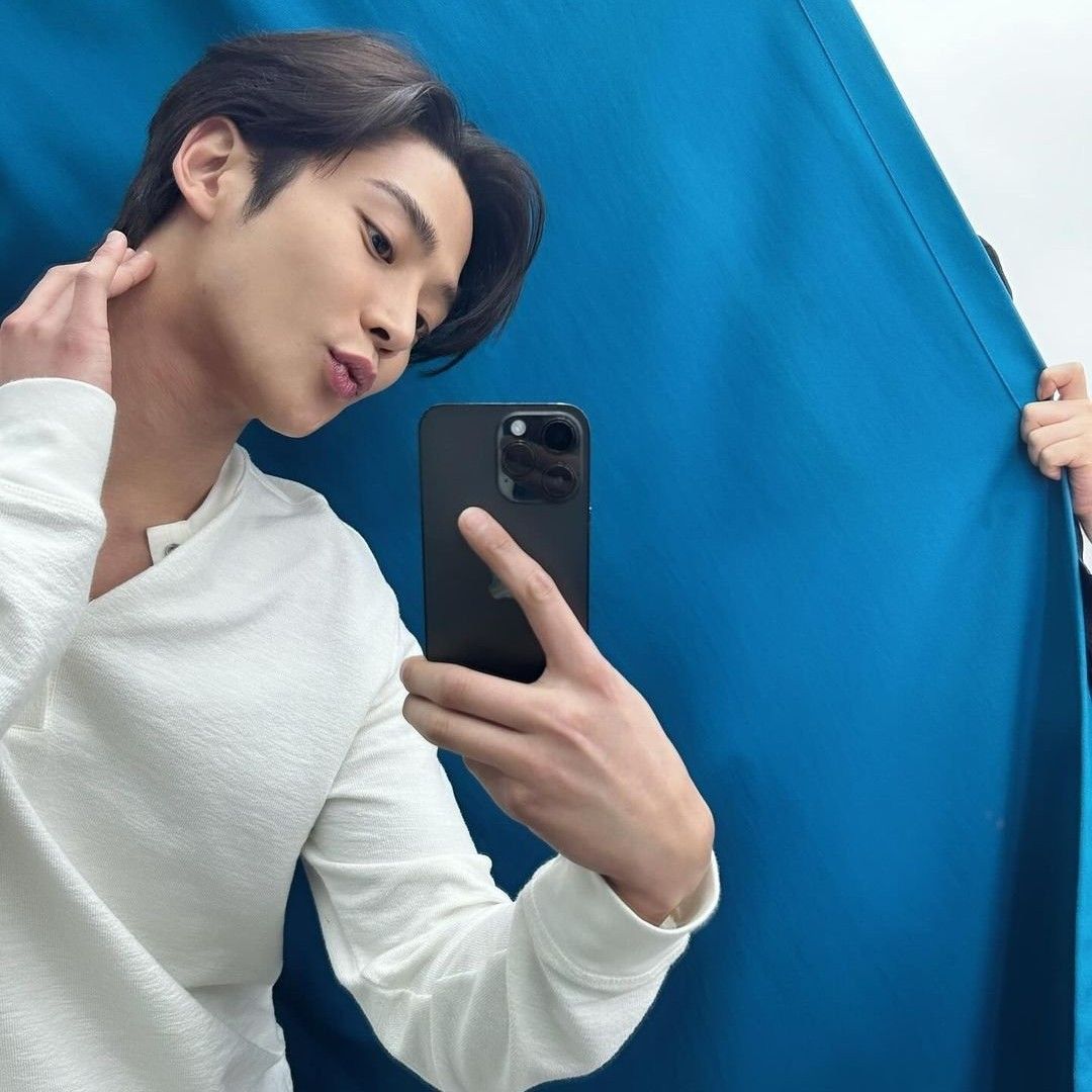 로운의 최신 사진