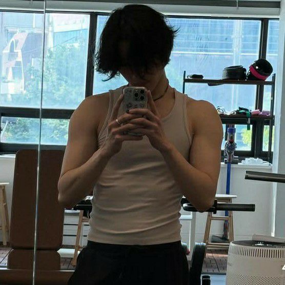 Recent activity shot of Lee Jongwon