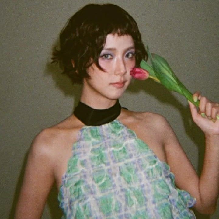 Behind-the-scenes cut of Jisoo (1995)