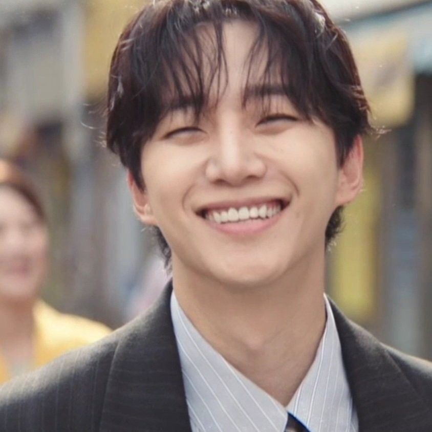 イ・ジュノの最近の活動ショット