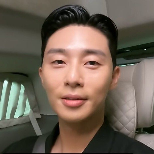 A moment captured by a fan of Park Seojoon